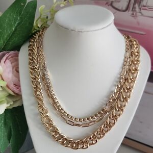 Elegant Gold Layered Necklace